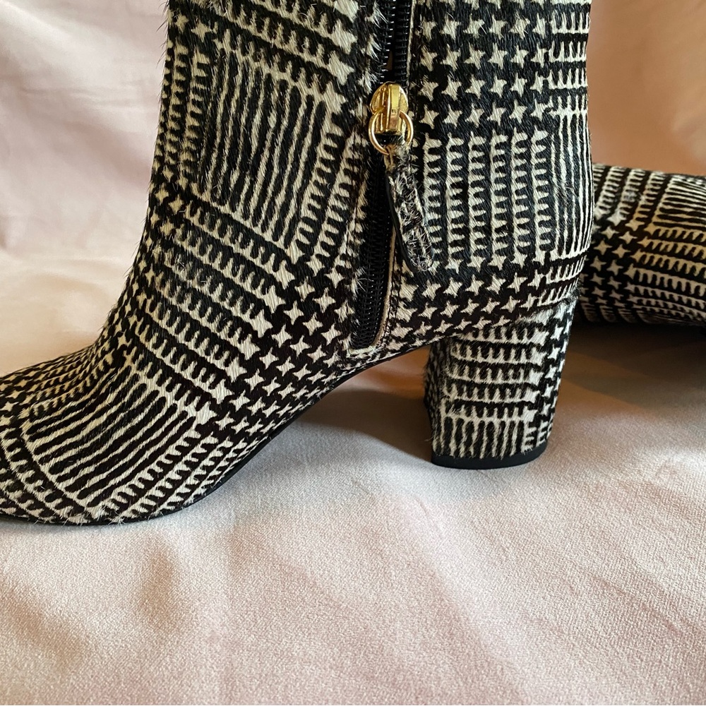 Kate Spade, black and cream-white, real fur - Holly Boots new,  size 6m.